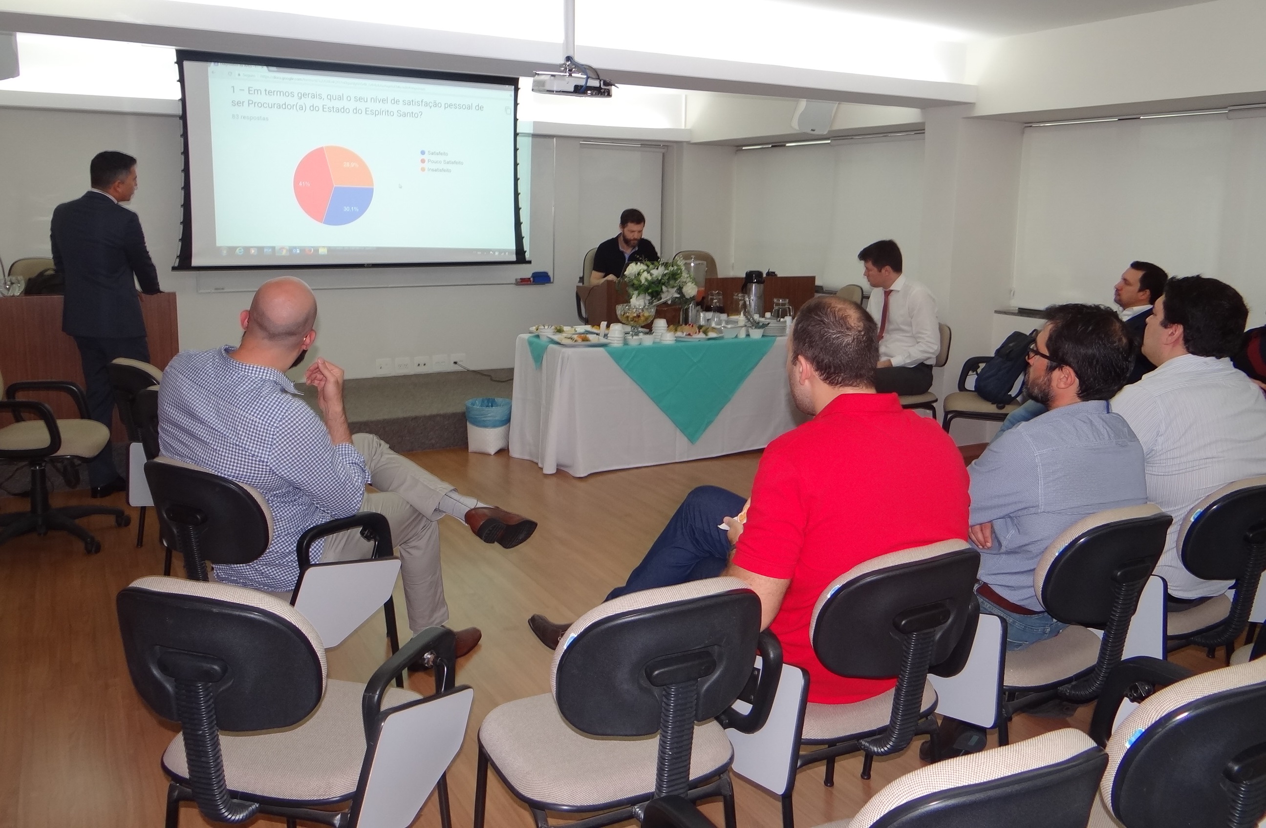 Apes apresenta resultado de pesquisa de satisfação ao procurador-geral